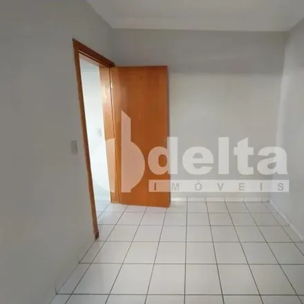Buy this 2 bed apartment on Rua Tapajós 990 in Saraiva, Uberlândia - MG