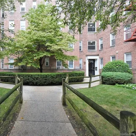 Buy this 2 bed condo on 801 Bronx River Road in City of Yonkers, NY 10708
