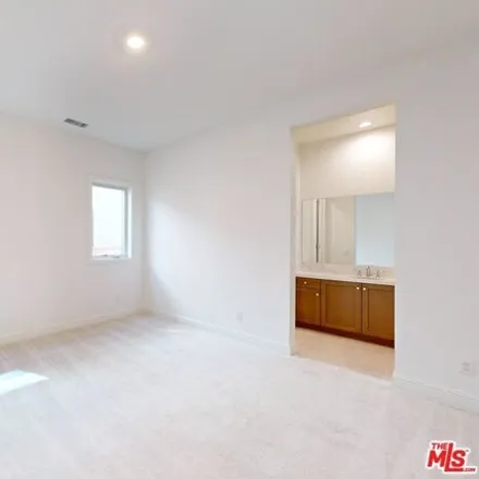 Image 6 - 11966 Galway Lane, Los Angeles, CA 91326, USA - House for rent
