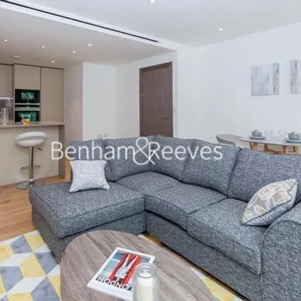 Rent this 1 bed room on The Highway in Vaughan Way, London