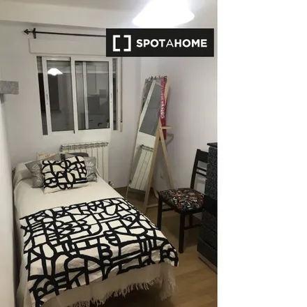 Rent this 2 bed room on Calle Rodrigo Rebolledo in 12, 50002 Zaragoza