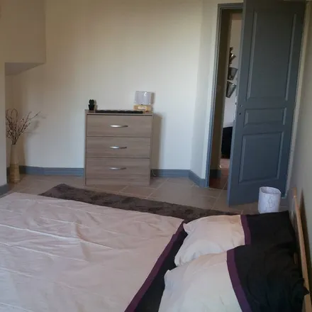 Rent this 2 bed house on 84330 Saint-Pierre-de-Vassols