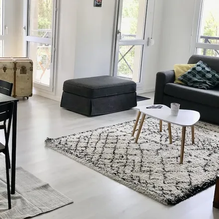 Rent this 2 bed condo on Évry-Courcouronnes in Essonne, France