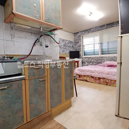 Rent this studio apartment on 서울특별시 강남구 역삼동 745-7
