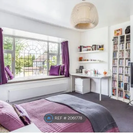 Image 6 - Derwent Avenue, London, SW15 3RA, United Kingdom - Apartment for rent