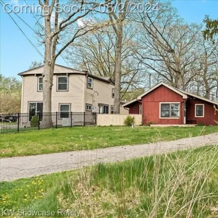 Buy this 2 bed house on 3386 Duffield in White Lake Charter Township, MI 48383