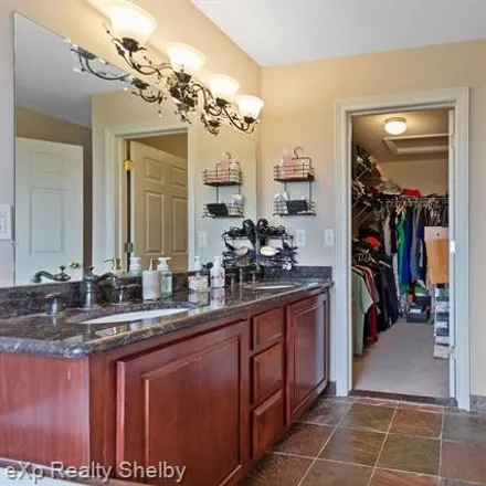 Image 7 - 6780 North Central Park, Shelby Charter Township, MI 48317, USA - House for sale