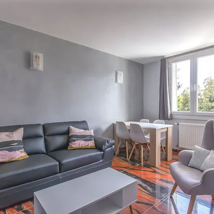 Rent this 3 bed apartment on Portail rouge in 16 Rue Alphonse Allais, 38400 Saint-Martin-d'Hères