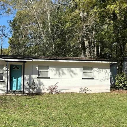 Rent this 3 bed house on 2144 Warwick Street in Tallahassee, FL 32310