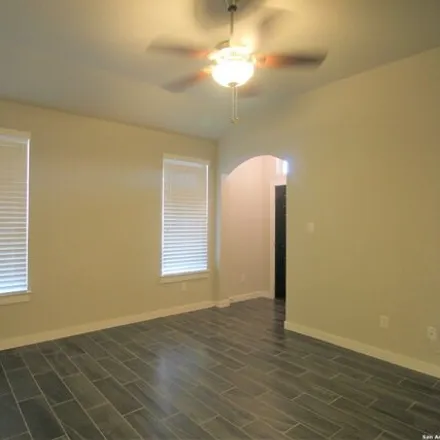 Image 2 - 335 Creekside Curv, New Braunfels, Texas, 78130 - Apartment for rent