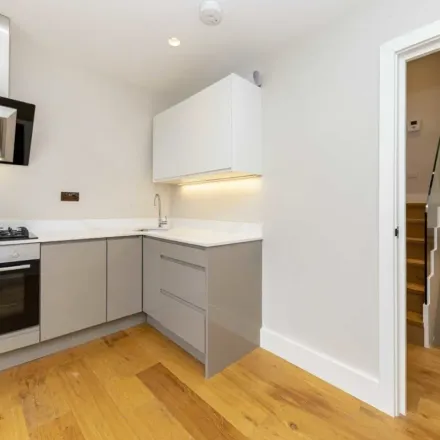 Image 1 - 383 New King's Road, London, SW6 4NF, United Kingdom - Apartment for rent