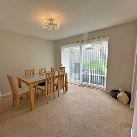 Image 3 - 38 Whitehead Crescent, Wootton Bridge, PO33 4JF, United Kingdom - House for sale