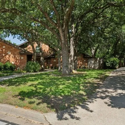 Buy this 3 bed house on 1725 Preston Hollow Ct in Arlington, Texas