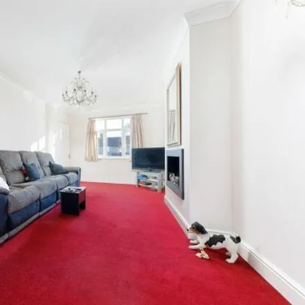 Image 9 - 65, 67, 69, 71 The Fairway, Oakwood, London, N14 4PB, United Kingdom - Townhouse for sale