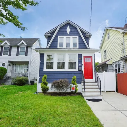 Buy this 3 bed house on 6 Bailey Place in New York, NY 10303