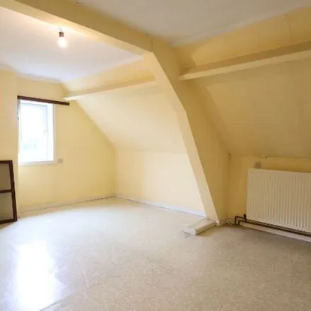 Rent this 3 bed apartment on Sint-Eloois-Winkelsestraat 12 in 8800 Roeselare, Belgium