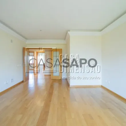 Image 2 - Avenida Serra de Carnaxide, 2720-804 Amadora, Portugal - Apartment for rent