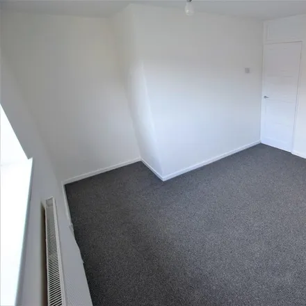 Image 6 - Chell Grove, Newcastle-under-Lyme, ST5 8HY, United Kingdom - Duplex for rent