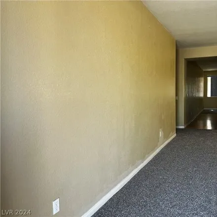 Image 2 - 8087 Palace Estate Avenue, Spring Valley, NV 89117, USA - House for rent