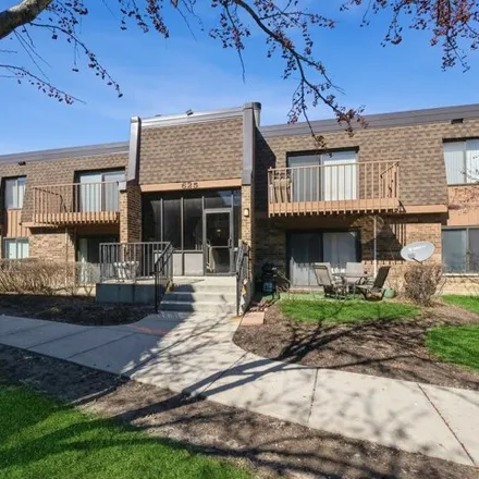 Buy this 2 bed condo on Mullingar Court in Schaumburg, IL 60193