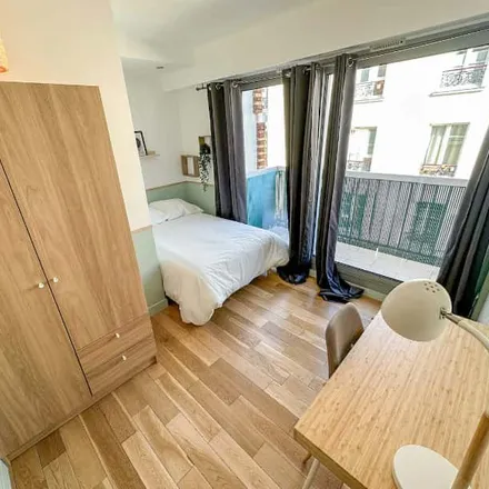 Rent this 3 bed room on 28 Rue Claude Tillier in 75012 Paris, France