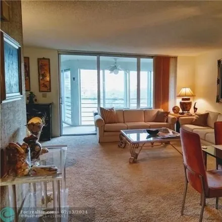 Buy this 2 bed condo on Oaks Course in 3701 Oaks Clubhouse Drive, Pompano Beach