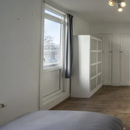 Rent this 3 bed room on Stadhoudersweg 95A in 3039 EC Rotterdam, Netherlands