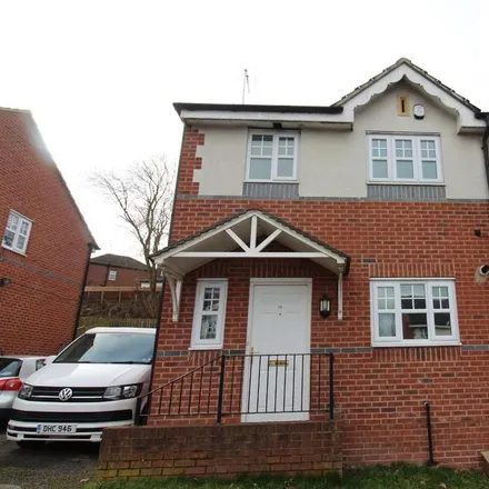 Rent this 3 bed duplex on Wyther Park Hill in Leeds, LS12 2RR