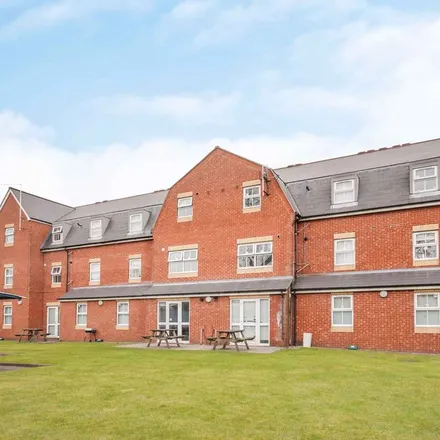 Rent this 5 bed apartment on Oxney House in 38-40 Oxney Road, Victoria Park