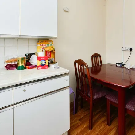 Image 4 - Wickford House, Wickford Street, London, E1 4HW, United Kingdom - Apartment for rent