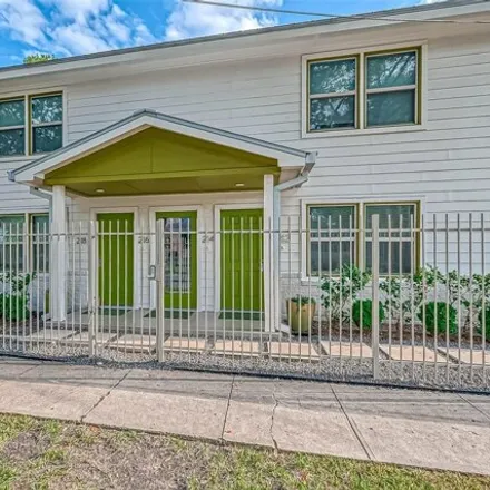 Rent this 1 bed house on 214 E 14th St in Houston, Texas