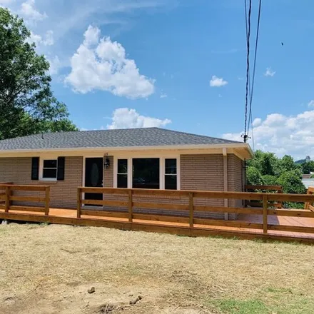 Buy this 3 bed house on 203 Walnut Drive in Carthage, TN 37030