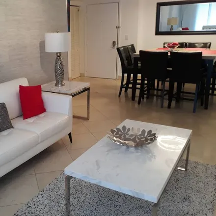 Rent this 2 bed apartment on Aventura