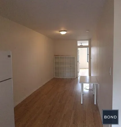 Image 2 - 179 Green Street, New York, NY 11222, USA - Apartment for rent