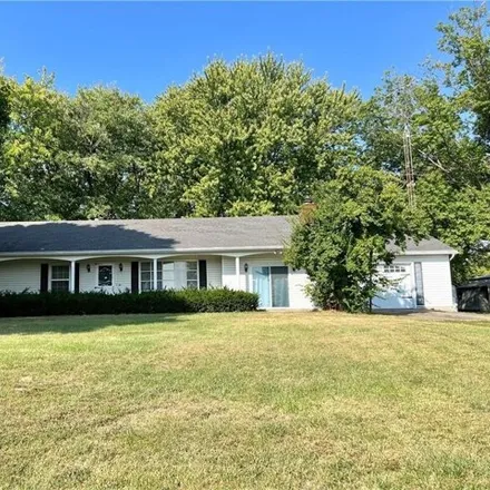 Buy this 3 bed house on 1936 County Road 875 E in Vandalia, IL 62471