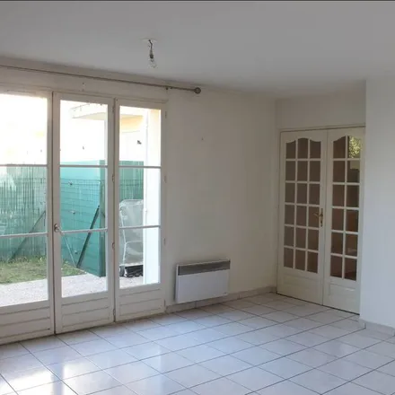 Image 1 - 10 ter Rue du Maillé, 91310 Montlhéry, France - Apartment for rent