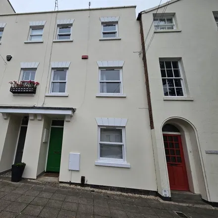 Rent this 4 bed townhouse on Wilhelmina in Portland Street, Royal Leamington Spa
