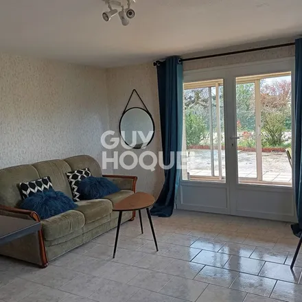 Rent this 3 bed apartment on 78 Avenue Victor Hugo in 84200 Carpentras, France