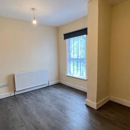 Image 6 - Gardeners Call, 151 High Town Road, Luton, LU2 0BX, United Kingdom - Apartment for rent