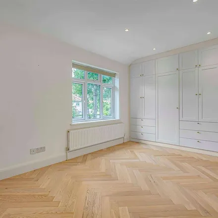Rent this 3 bed townhouse on 65 Stillingfleet Road in London, SW13 9AF