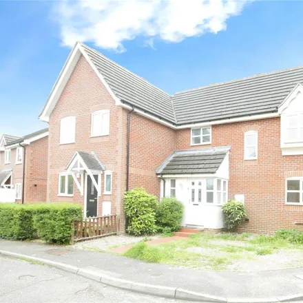 Rent this 3 bed duplex on Mahonia Drive in Basildon, SS16 6SA
