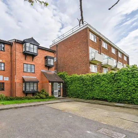 Rent this 1 bed apartment on Warwick Gardens in London, N4 1JG