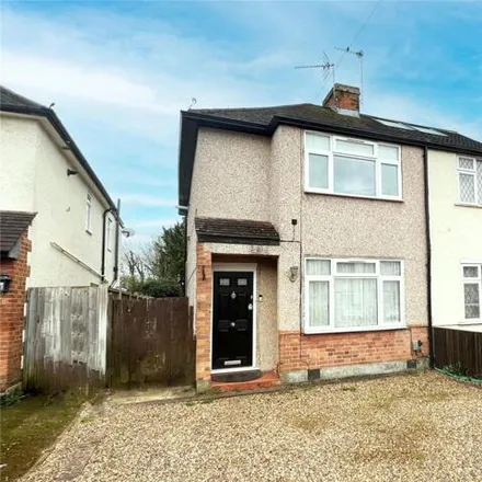 Buy this 3 bed duplex on Warwick Avenue in Pooley Green, TW20 8LL