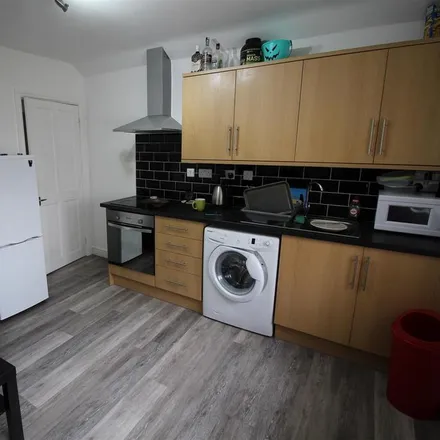 Rent this 2 bed apartment on 99 Woodside Road in Nottingham, NG9 2SB
