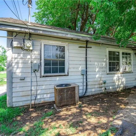 Buy this 2 bed house on 104 South Roberts Avenue in El Reno, OK 73036