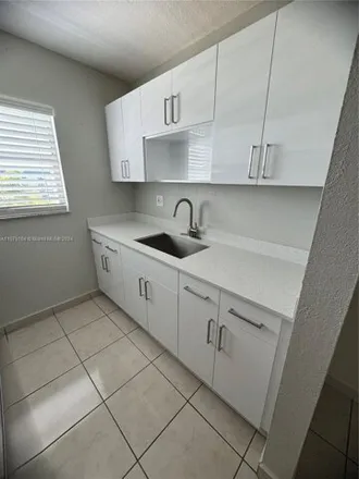 Image 7 - 1655 West 44th Place, Hialeah, FL 33012, USA - Condo for rent