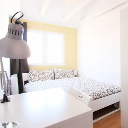 Rent this 5 bed room on Madrid in Calle del Prado, 26