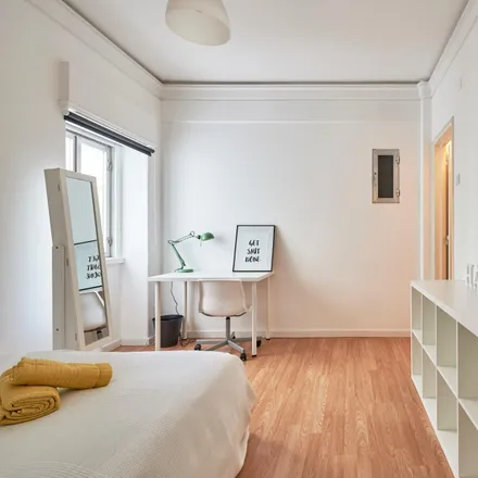 Rent this 9 bed room on Pastelaria Parque in Rua Sampaio e Pina, 1070-051 Lisbon