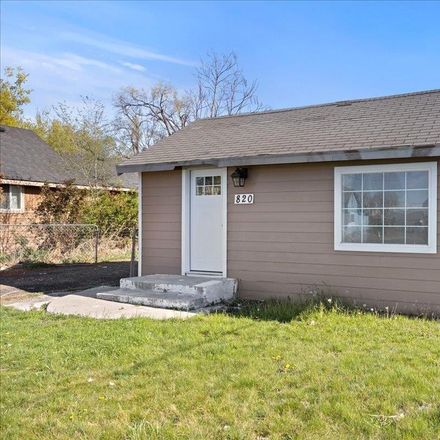 Rent this 3 bed house on 820 Washington Avenue in Toppenish, Yakima County