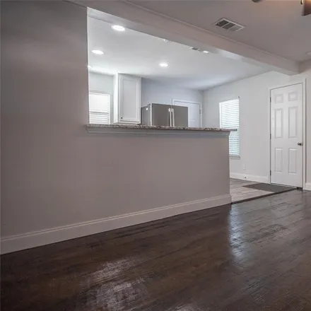 Image 3 - 2015 May Street, Fort Worth, TX 76110, USA - House for rent